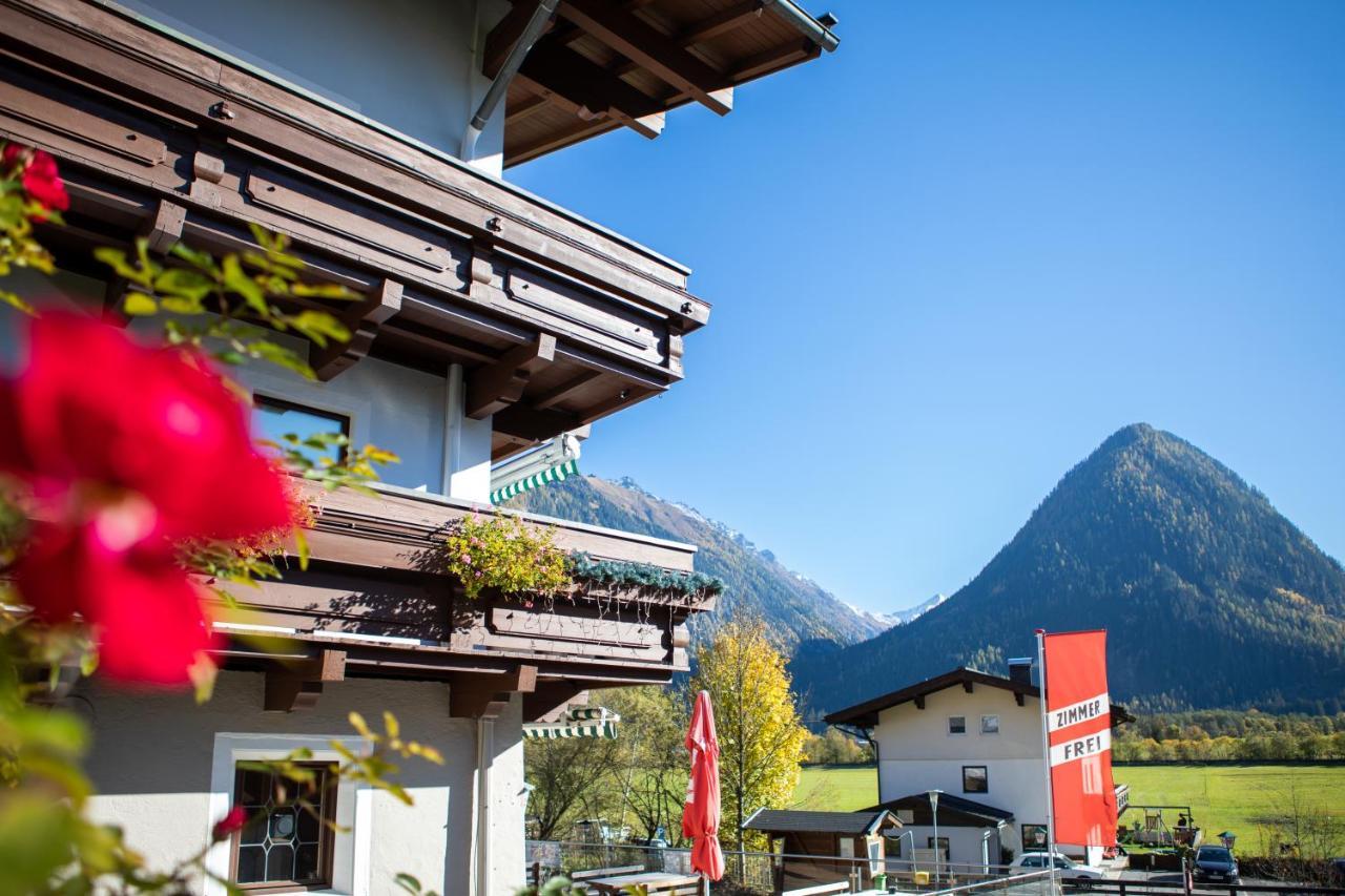 Hotel Wildrose Neukirchen am Grossvenediger Luaran gambar