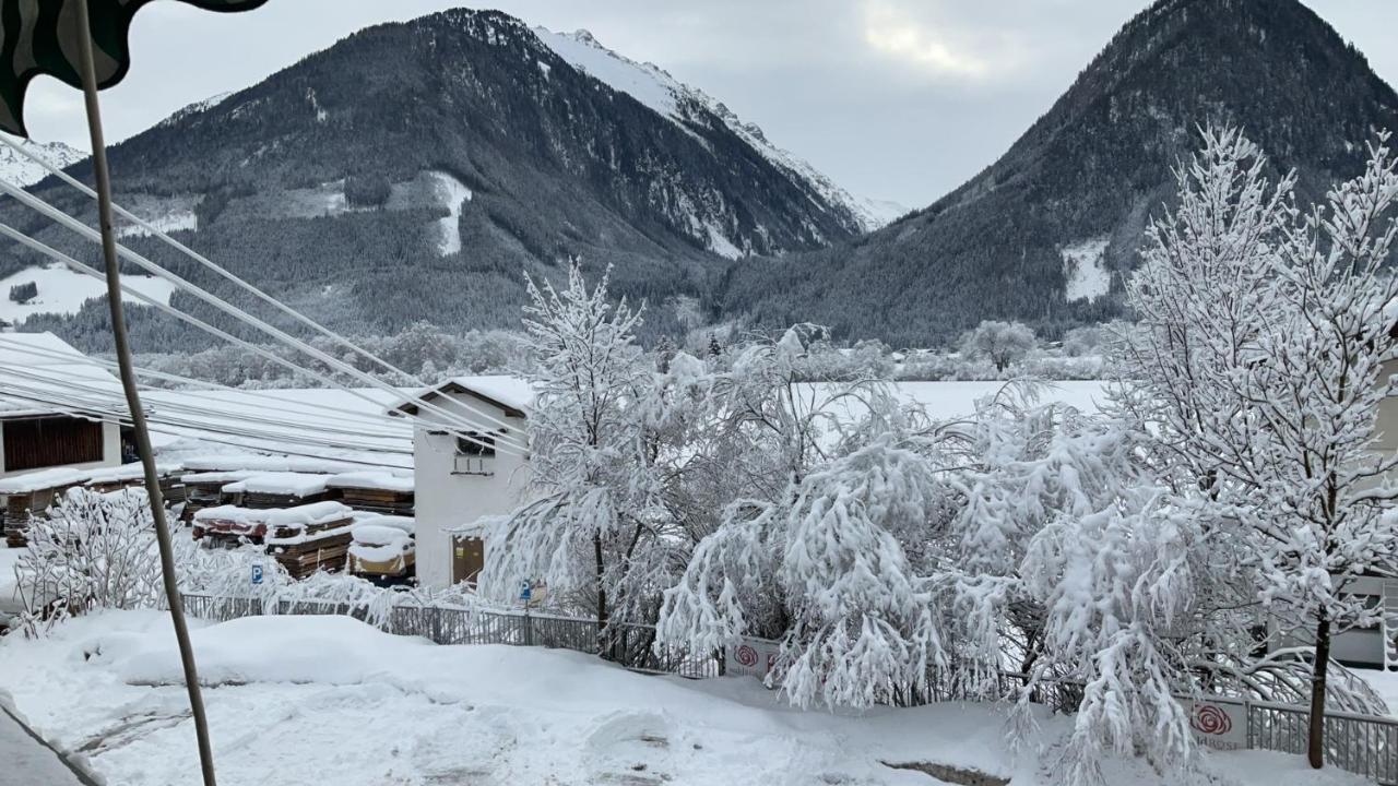 Hotel Wildrose Neukirchen am Grossvenediger Luaran gambar