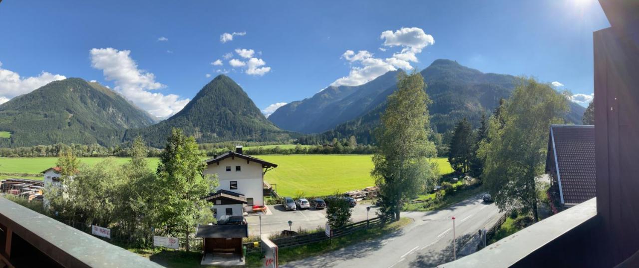 Hotel Wildrose Neukirchen am Grossvenediger Luaran gambar