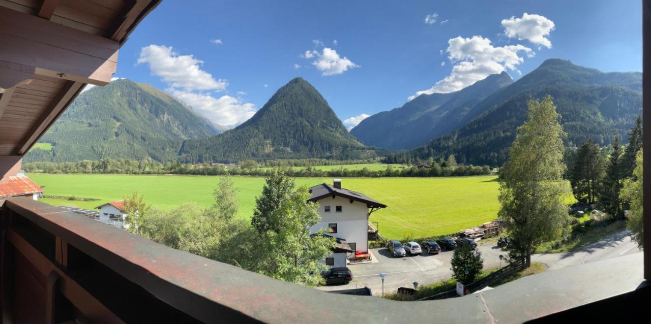 Hotel Wildrose Neukirchen am Grossvenediger Luaran gambar