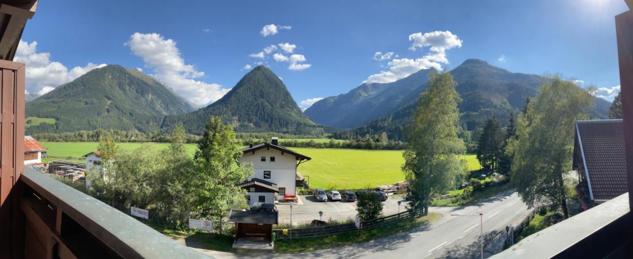 Hotel Wildrose Neukirchen am Grossvenediger Luaran gambar