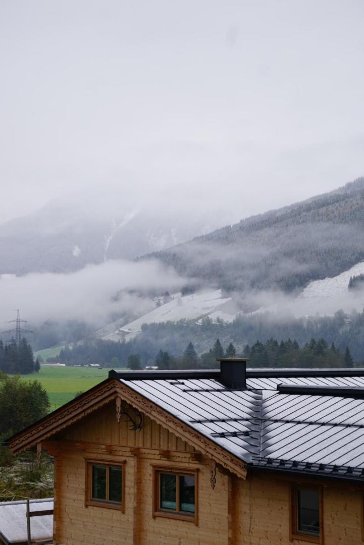 Hotel Wildrose Neukirchen am Grossvenediger Luaran gambar