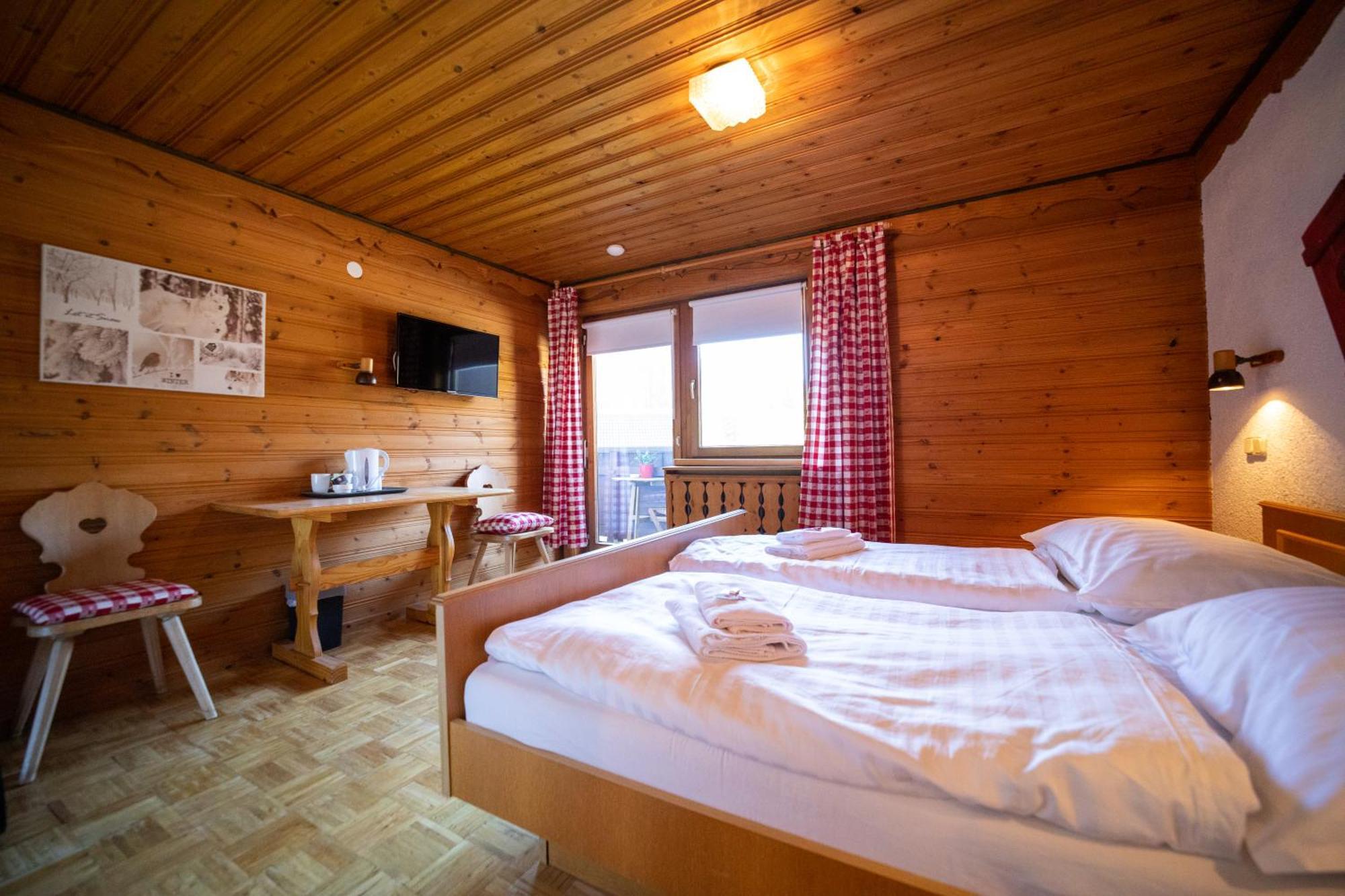 Hotel Wildrose Neukirchen am Grossvenediger Luaran gambar
