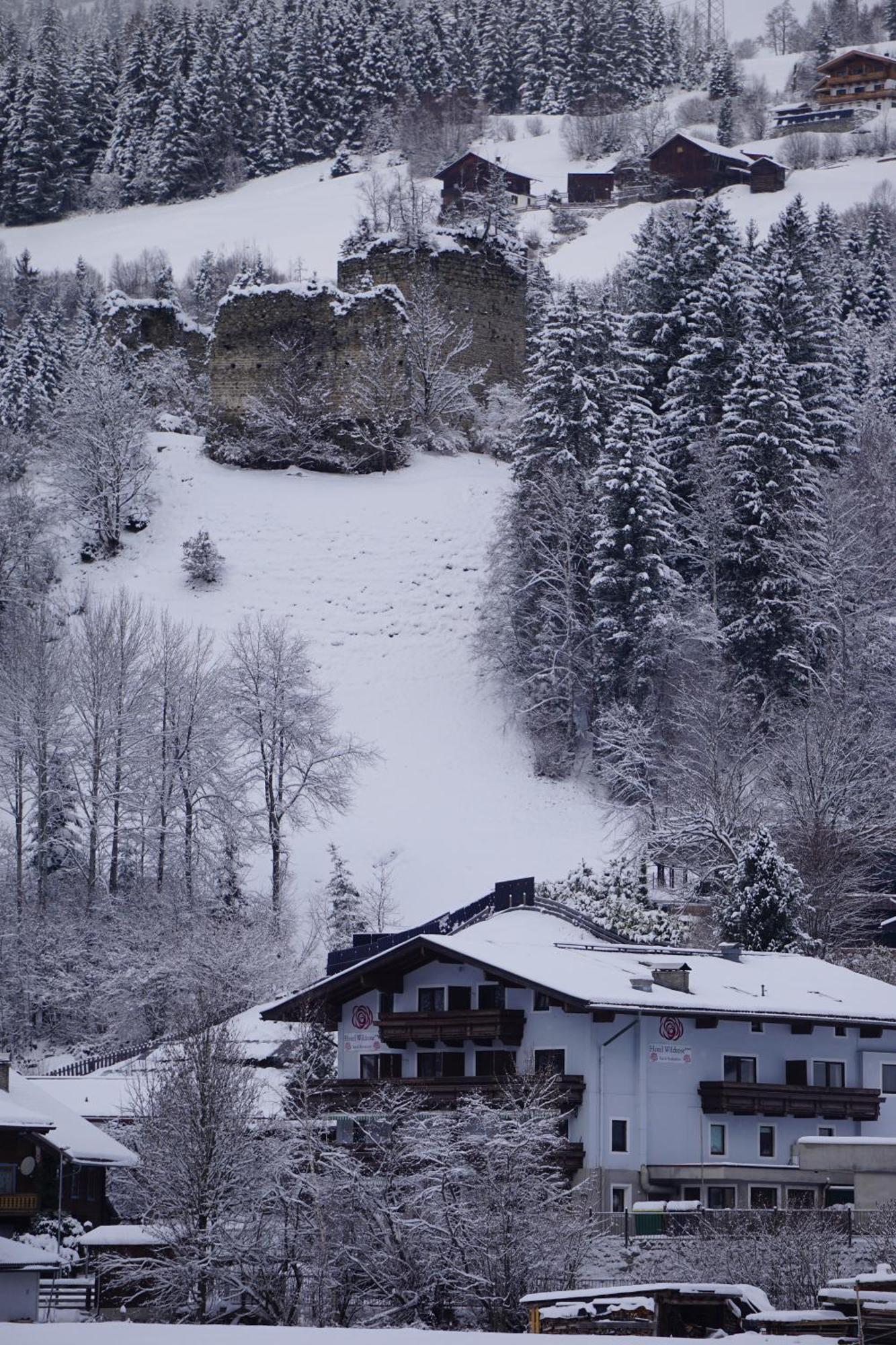 Hotel Wildrose Neukirchen am Grossvenediger Luaran gambar